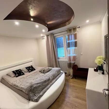 Maison De Luxe Pour 14 Personnes - - Billard - Sport - Baby-foot Le Tholy