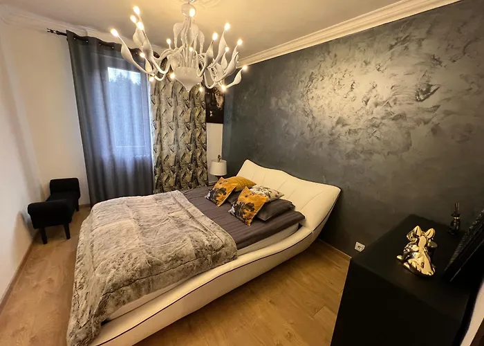 Maison De Luxe Pour 14 Personnes - - Billard - Sport - Baby-foot