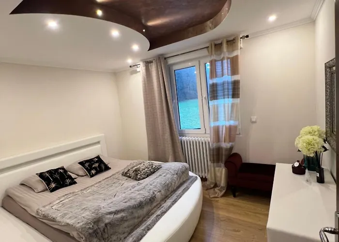 Maison De Luxe Pour 14 Personnes - - Billard - Sport - Baby-foot Le Tholy